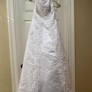 Wedding gown size 10 with veil